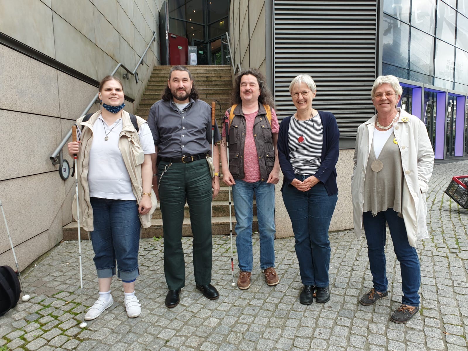 Der Vorstand des BSVH (v.l.) Yvonne Wächter (Beisitzerin), André Rabe (2. Vorsitzender), Robbie Sandberg (Beisitzer), Angelika Antefuhr (1. Vorsitzende) und Ulrike Gerstein (Beisitzerin)